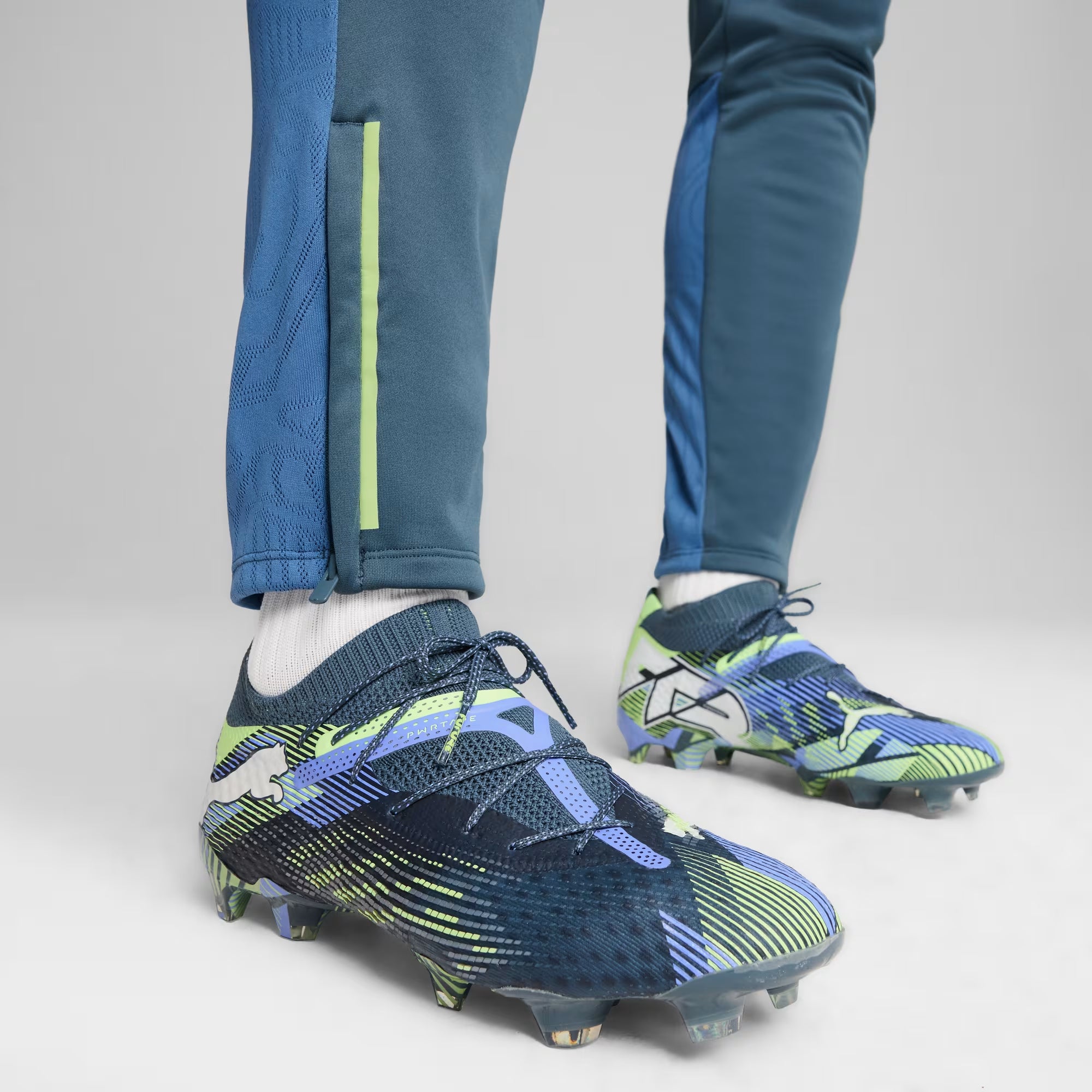 PUMA FUTURE 7 ULTIMATE Firm/Artificial-Ground Low-Top Soccer Cleats - Gray Skies-PUMA White-Fizzy Apple
