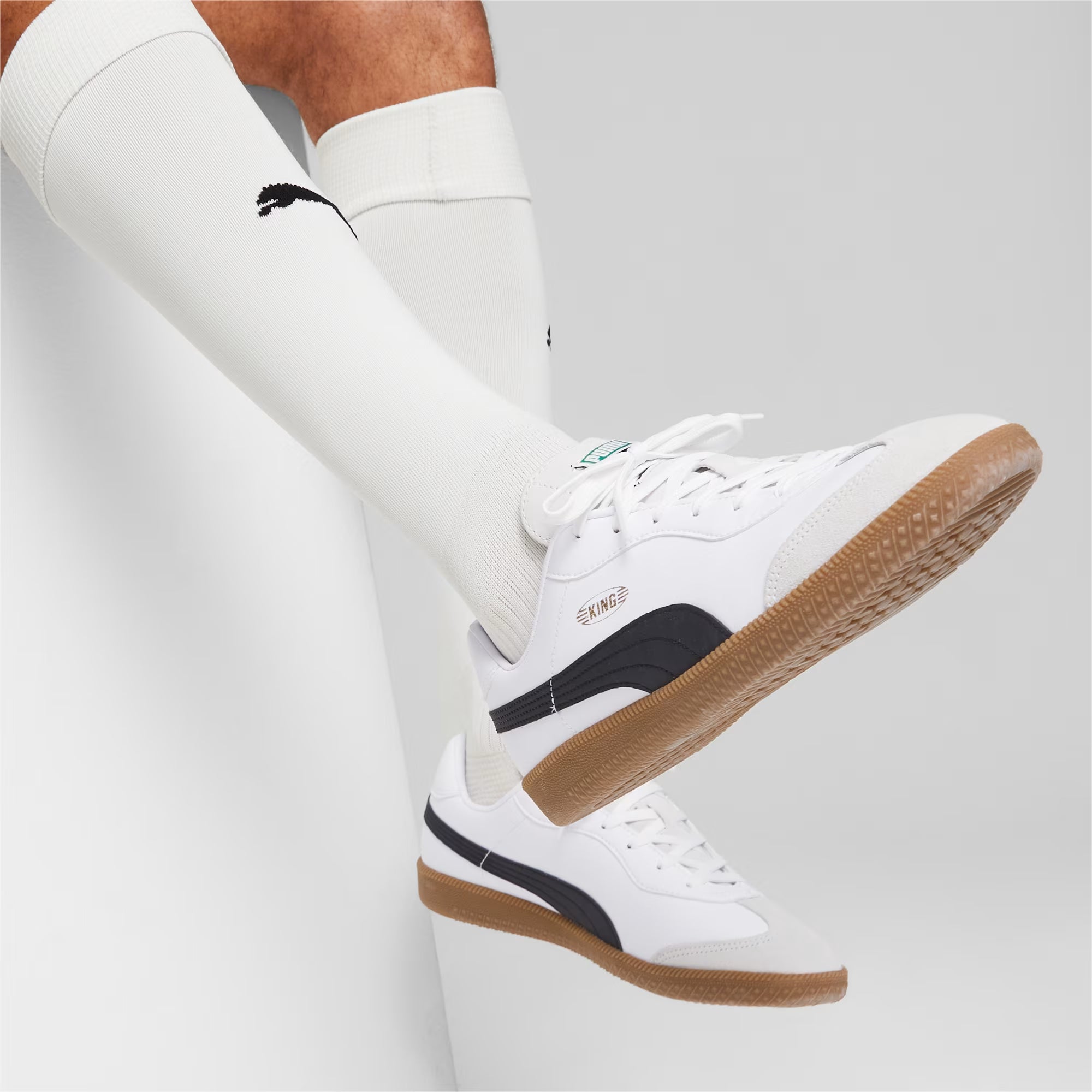 PUMA KING 21 Indoor/Court Low-Top Soccer Shoes - Puma White-Puma Black-Gum