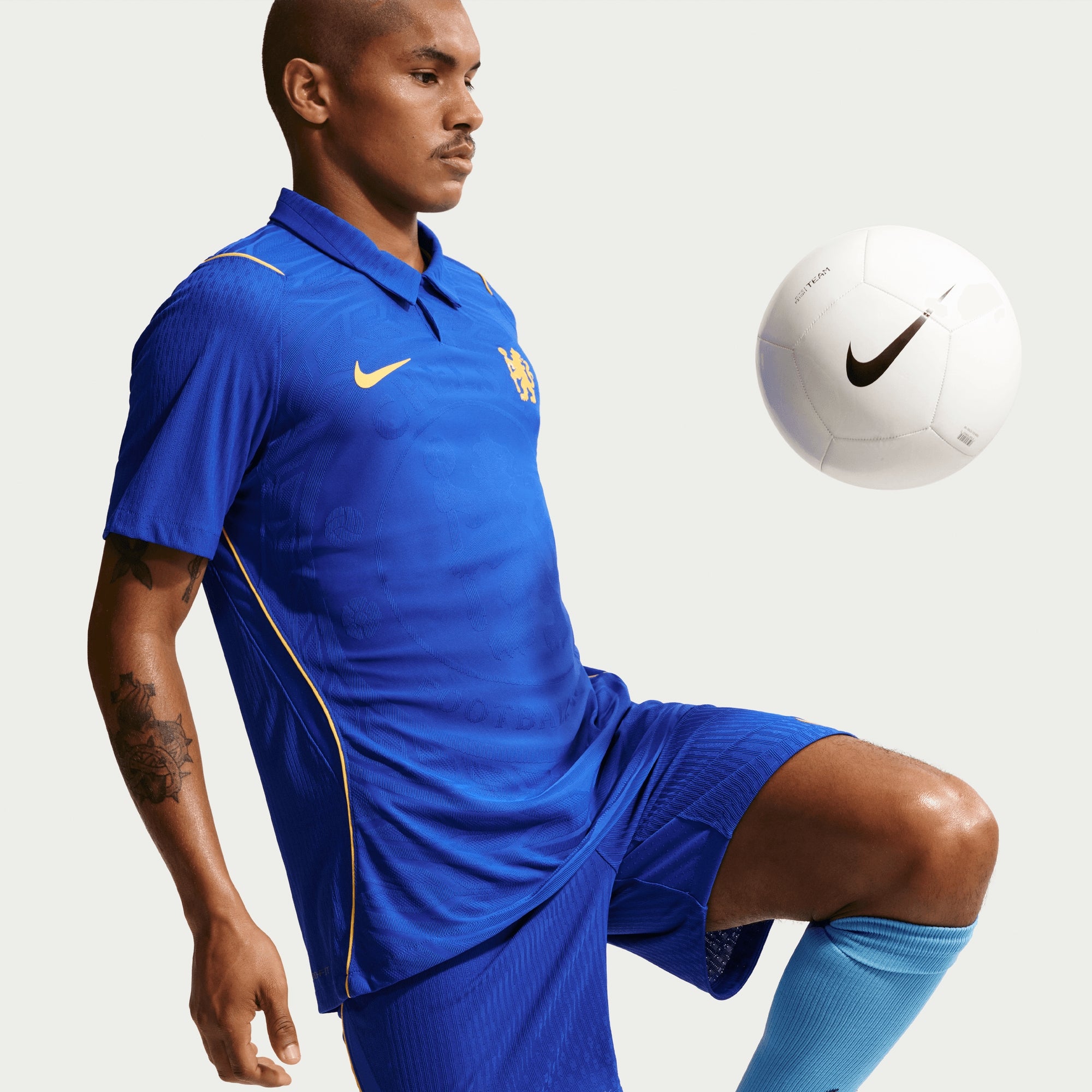Nike Chelsea FC 2026/27 Match Home Men's Aero-FIT Soccer Authentic Jersey - Bright Blue/Midwest Gold/Midwest Gold