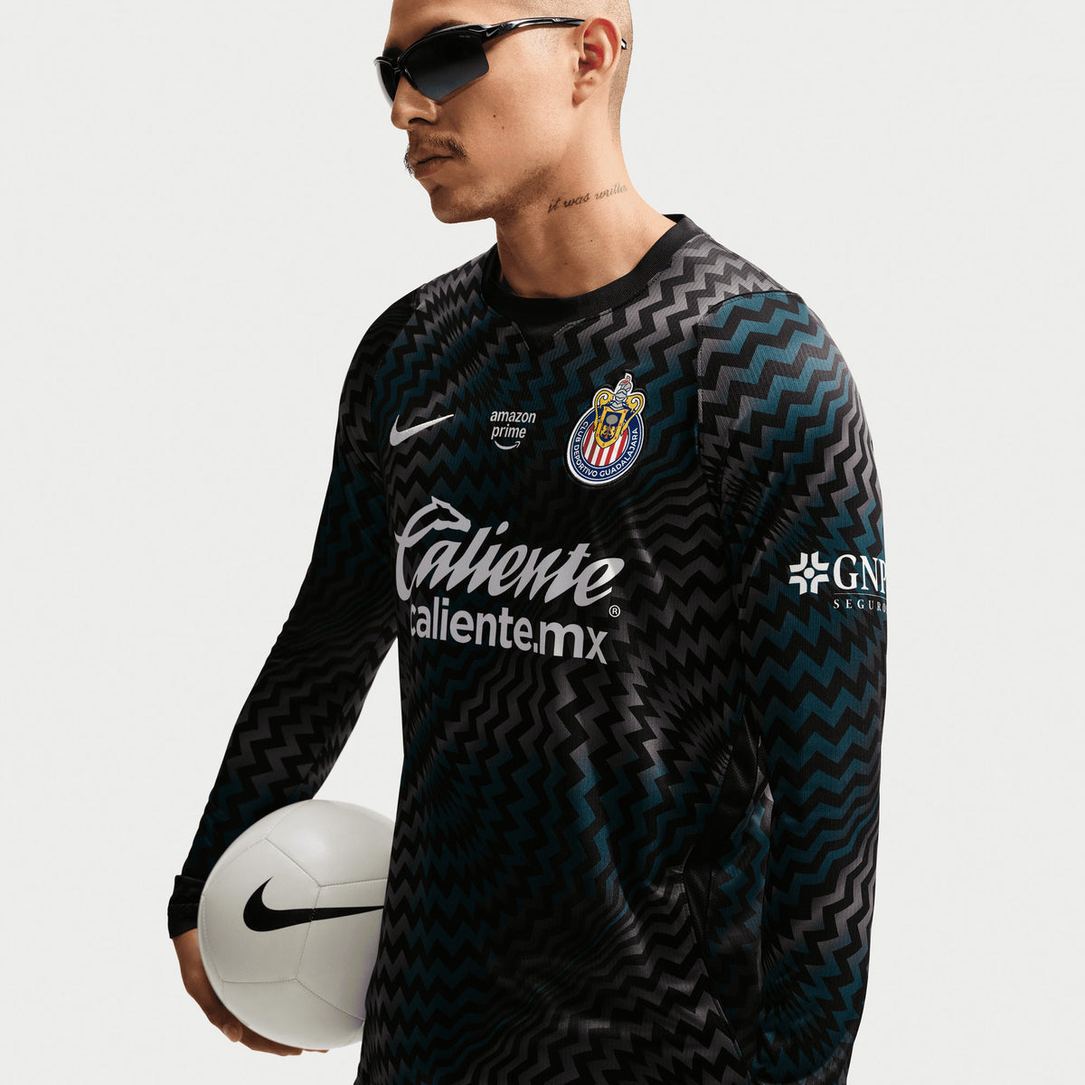 Nike Chivas 2026/27 Stadium Goalkeeper Men's Nike Dri-FIT Soccer Replica Jersey - Black/White