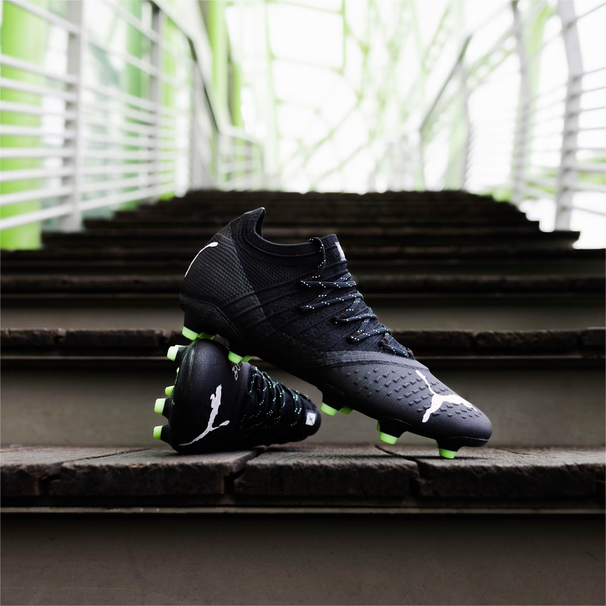 PUMA FUTURE Z 1.3 Firm/Artificial-Ground Low-Top Soccer Cleats (Black)