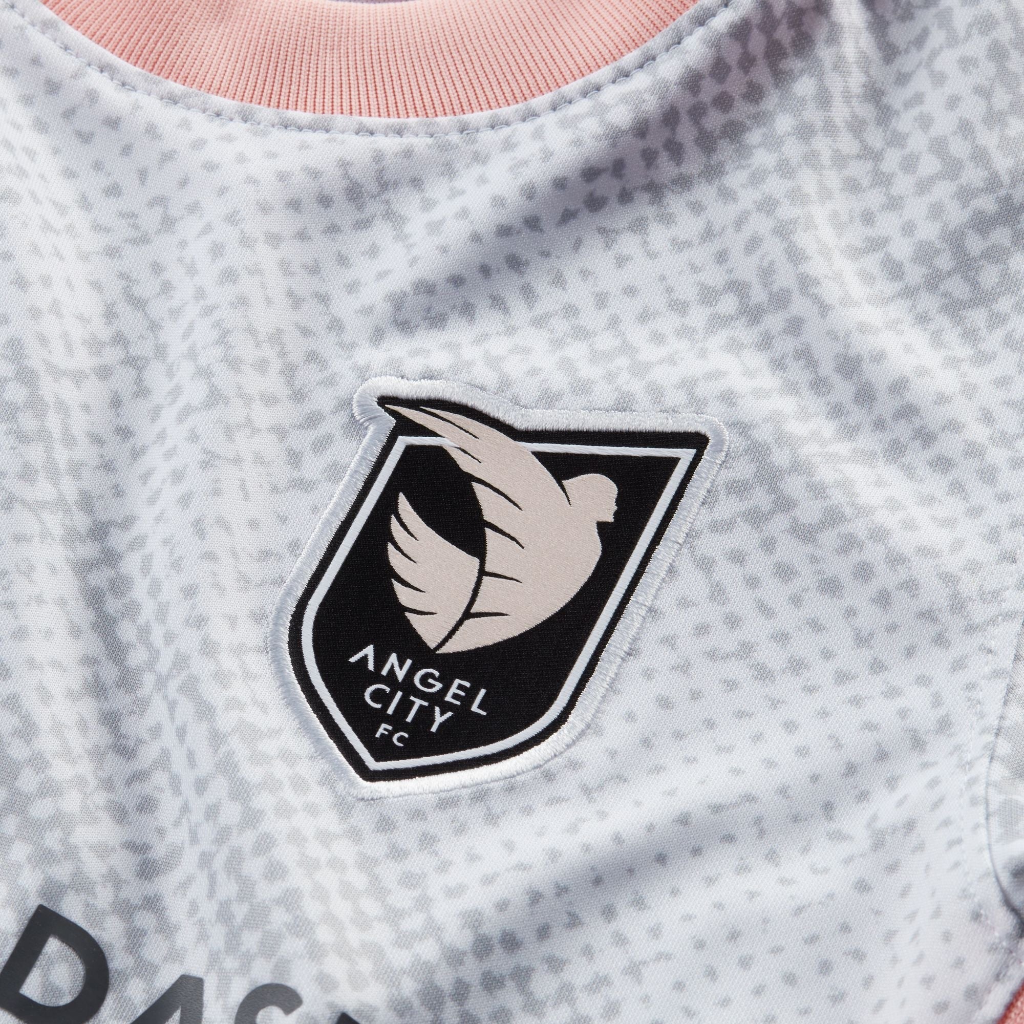 Nike Angel City FC 2023/24 Stadium Away Big Kids' Dri-FIT Soccer Replica Jersey - White/Wolf Grey/Belached Coral/Smoke Grey