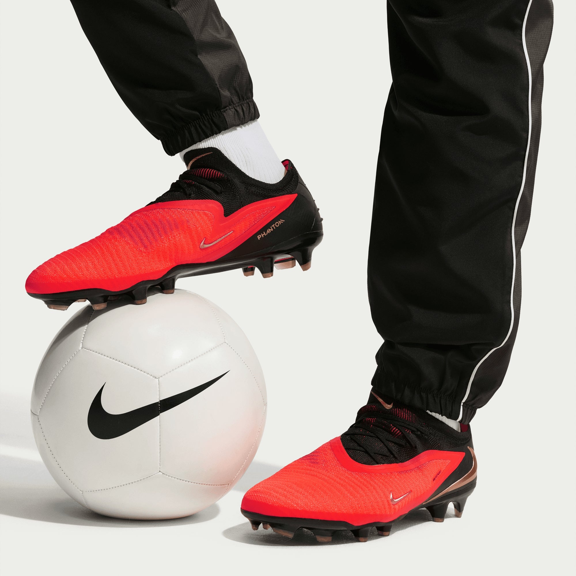 Nike Phantom 6 Low Elite Firm-Ground Soccer Cleats - Bright Crimson/Blur-Black