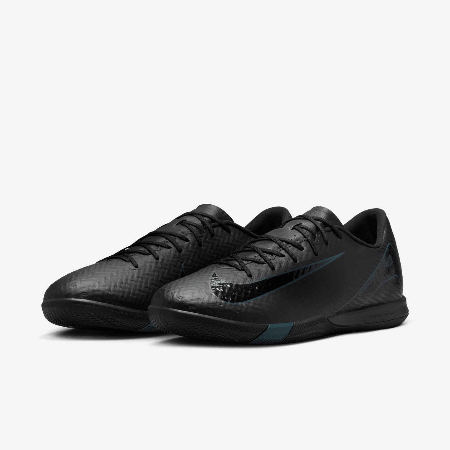 Nike Mercurial Vapor 16 Academy IC Low-Top Soccer Shoes