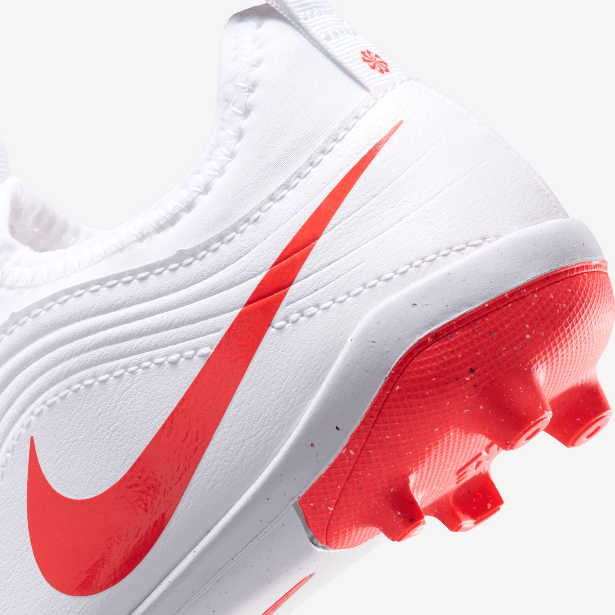 Nike Jr. Tiempo Maestro Club Little Kids' Multi-Ground Low-Top Soccer Cleats - White/Blur-Bright Crimson
