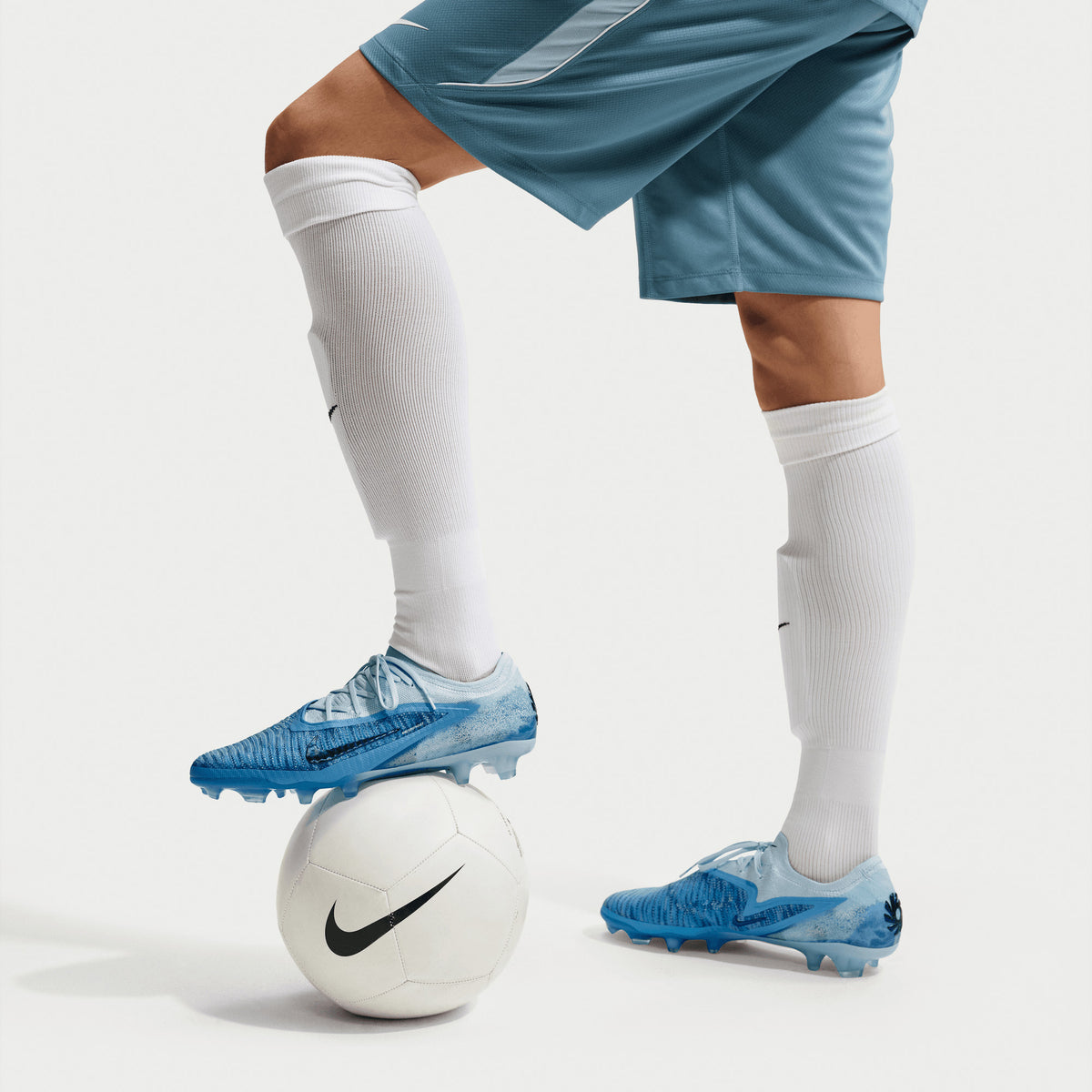 Nike Phantom 6 Low Elite Erling Haaland Firm-Ground Soccer Cleats - Baltic Blue/Blue Eclipse-Glacier Blue