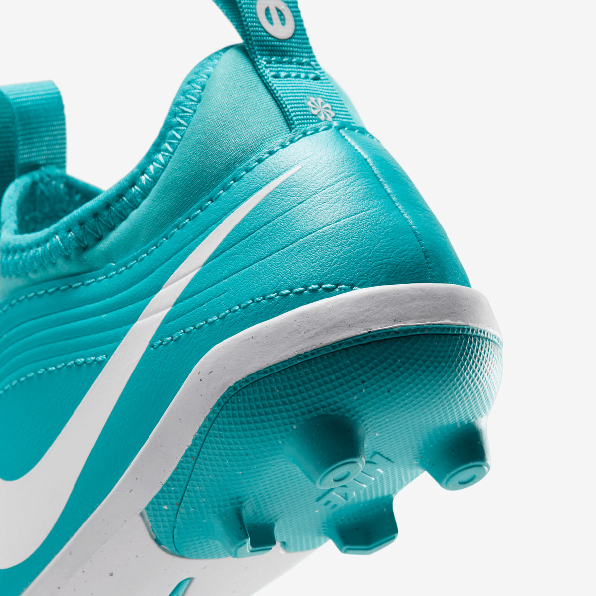 Nike Jr. Tiempo Maestro Club Flex Little Kids' Multi-Ground Low-Top Soccer Cleats - White/Dusty Cactus-White
