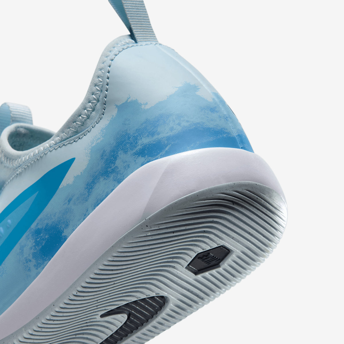 Nike Jr. Phantom 6 Low Academy Erling Haaland Big Kids' Indoor/Court Soccer Shoes - Baltic Blue/Blue Eclipse-Glacier Blue