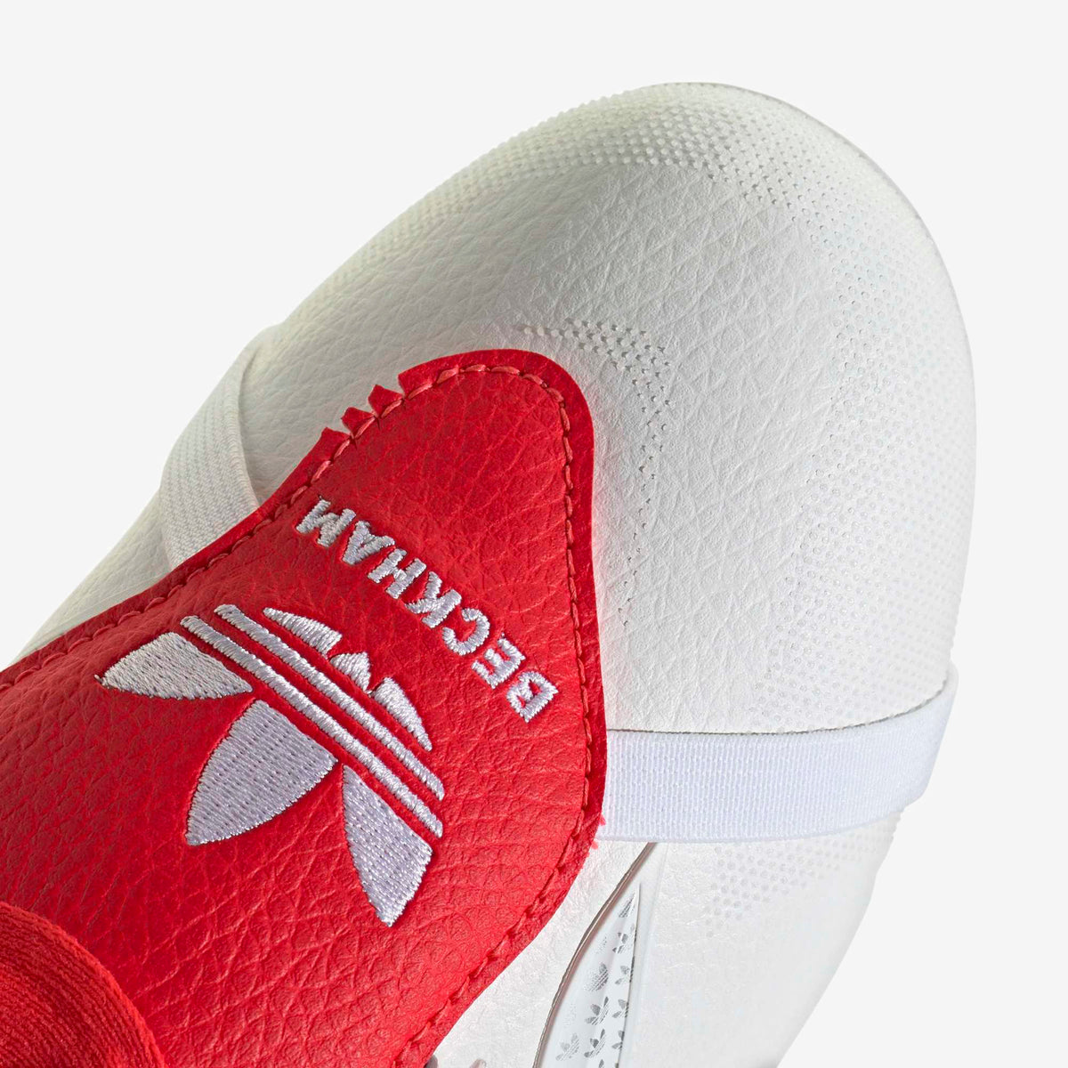 adidas Jr. Predator League Fold- Over Tongue David Beckham Big Kids' Firm-Ground Low-Top Soccer Cleats - Ftwr White / Silver Met. / Lucid Red